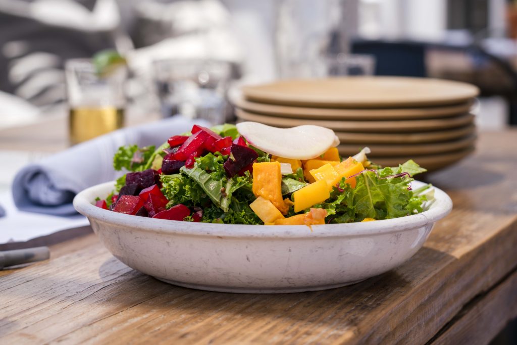 Ensalada fresca con vegetales variados