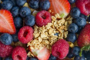 Bol de fruta y avena